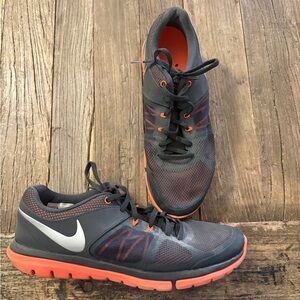 Nike Men's Black and Orange Athletic Shoes